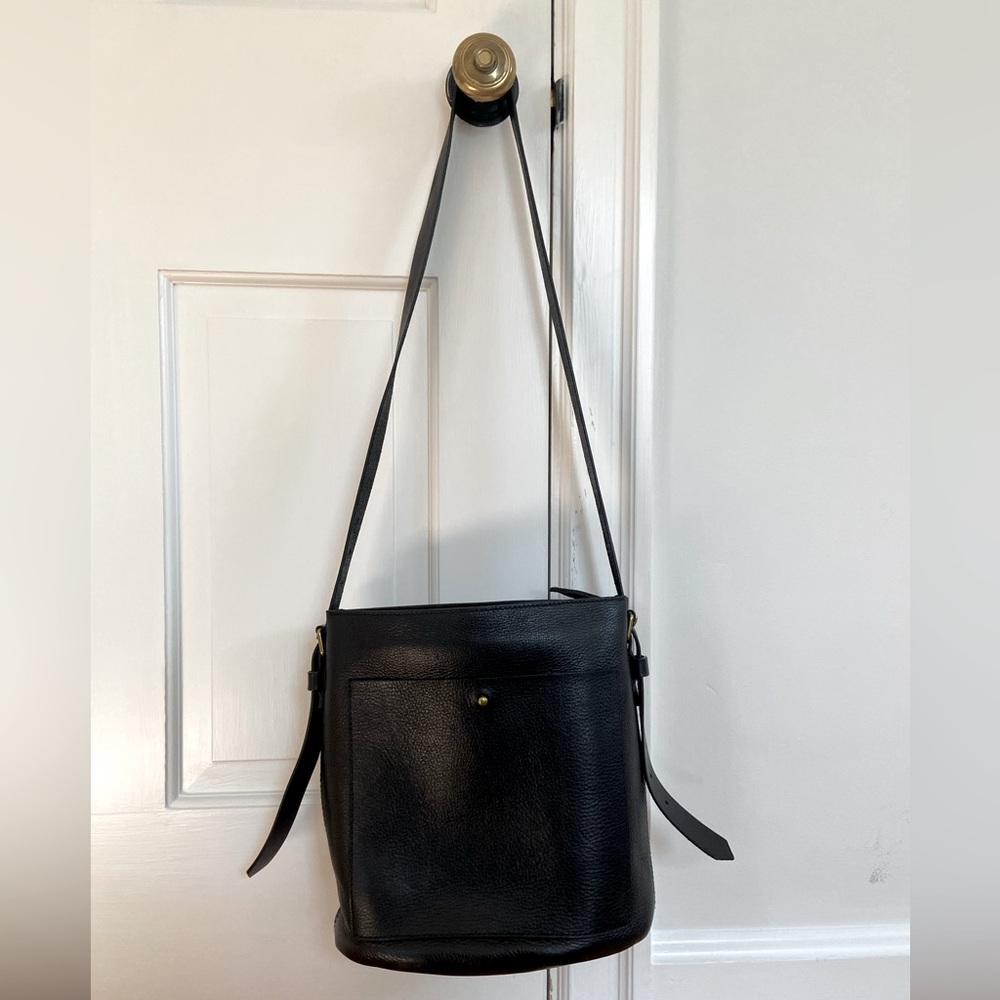 Madewell the transport bucket bag black leather
